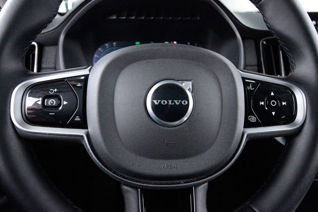 Certified 2025 Volvo XC90 B5 Plus AWD/4WD image 9