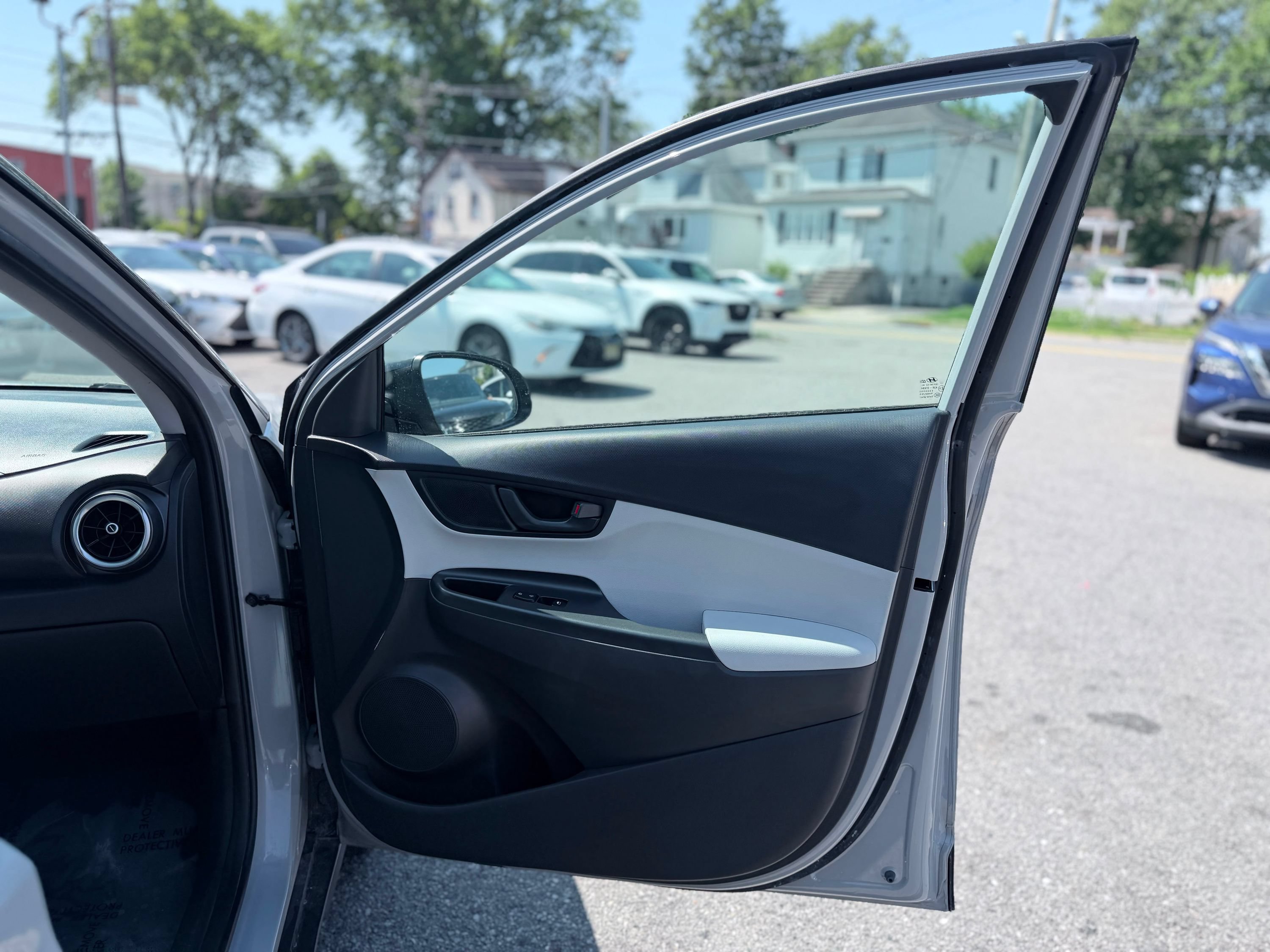 Used 2022 Hyundai Kona SEL AWD/4WD image 22