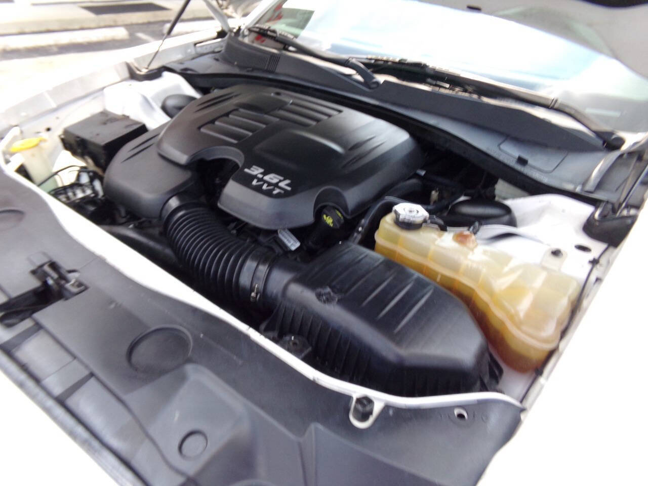 Used 2014 Dodge Charger SE RWD image 31