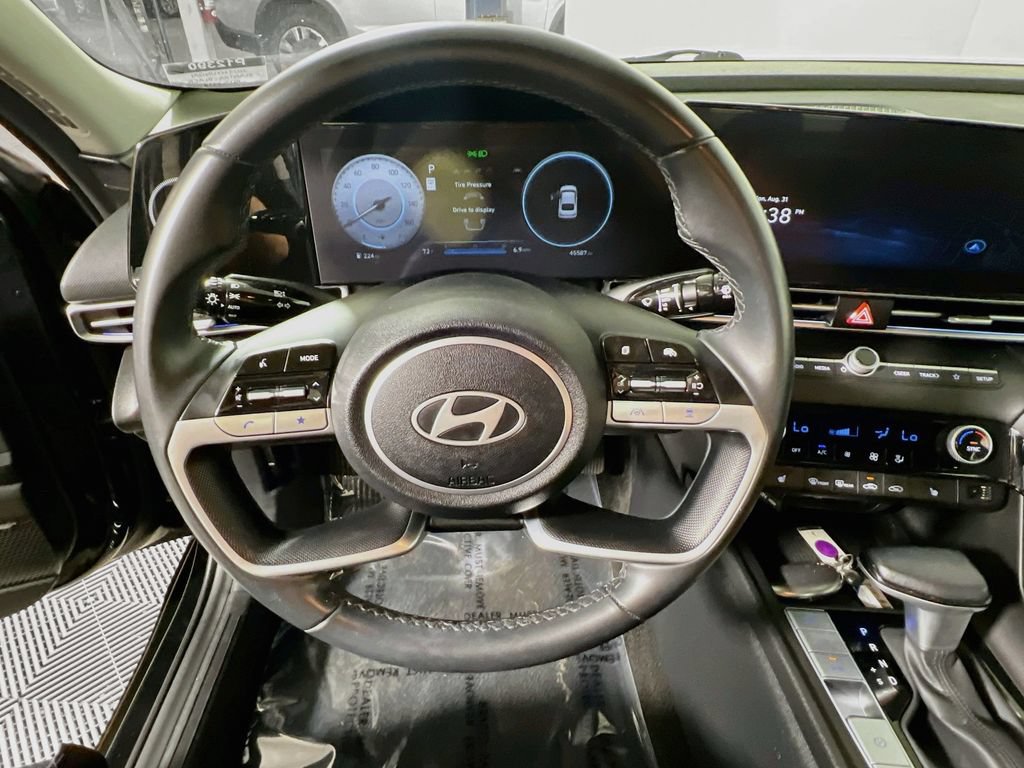 Used 2024 Hyundai Elantra Limited FWD image 10