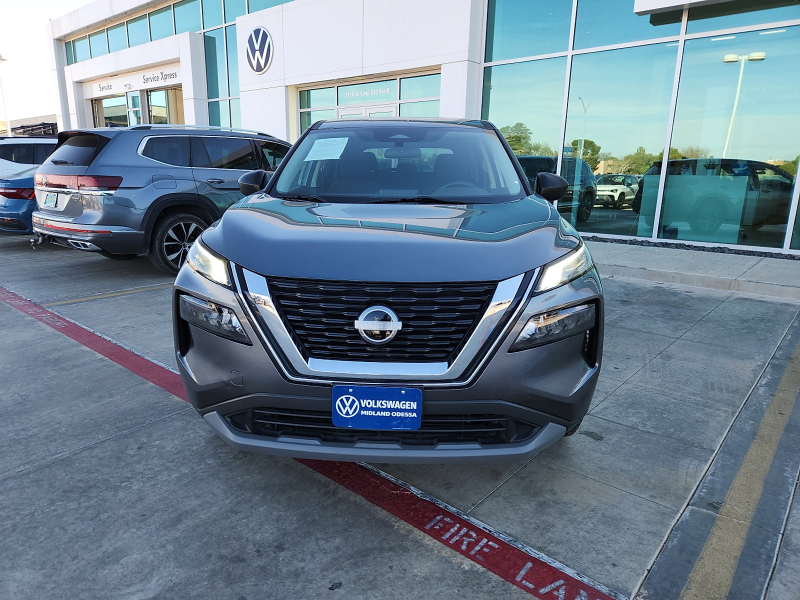 Used 2023 Nissan Rogue S image 2