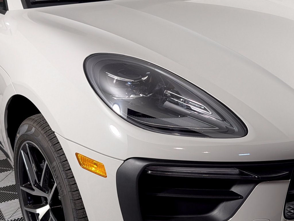 New 2026 Porsche Macan AWD/4WD image 15