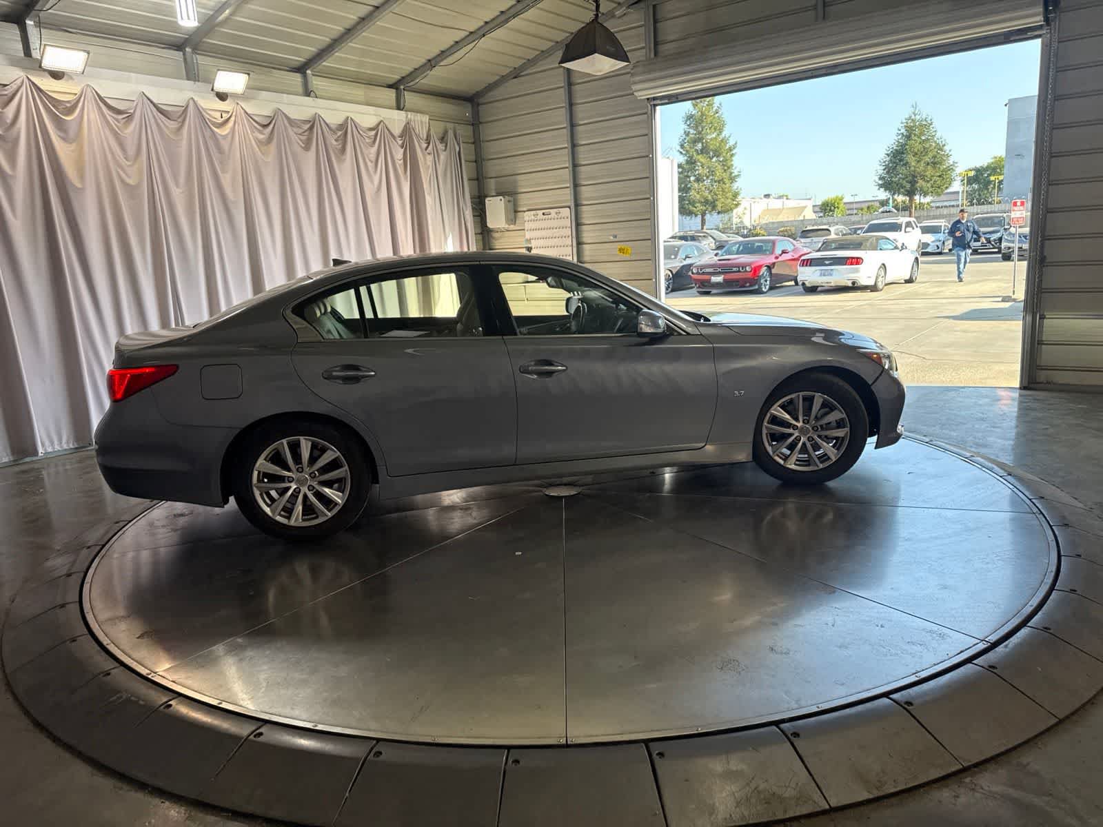 Used 2015 INFINITI Q50 Premium w/ Navigation Package RWD image 3