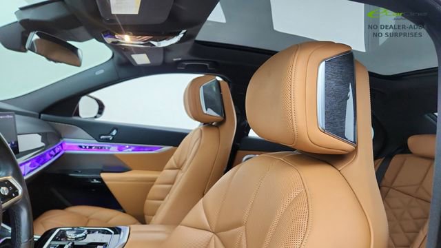 Used 2023 BMW 740i image 32