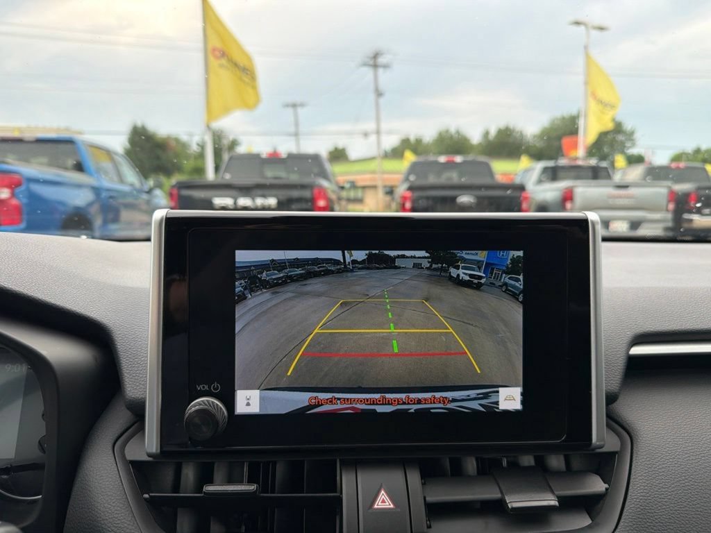 Used 2025 Toyota RAV4 XLE FWD image 27
