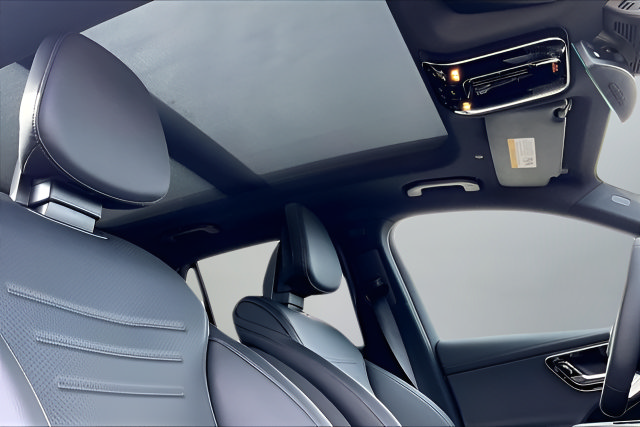 New 2025 Mercedes-Benz GLC 350e 4MATIC image 18