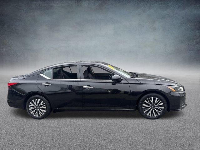 Used 2023 Nissan Altima 2.5 SV image 3