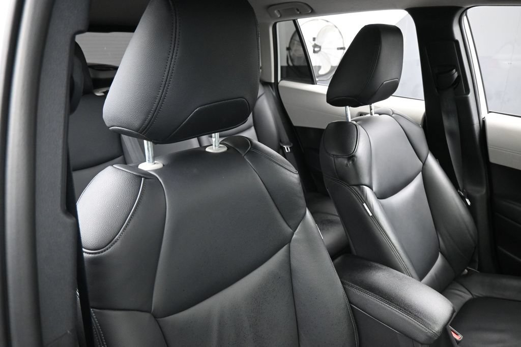 Used 2025 Toyota Corolla Cross LE FWD image 39