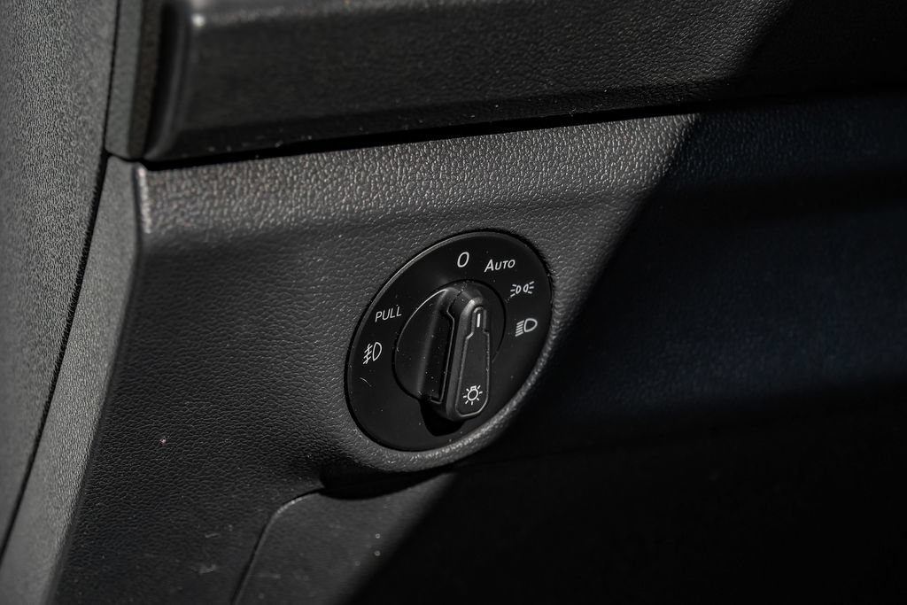 Used 2019 Volkswagen Jetta R-Line FWD image 32