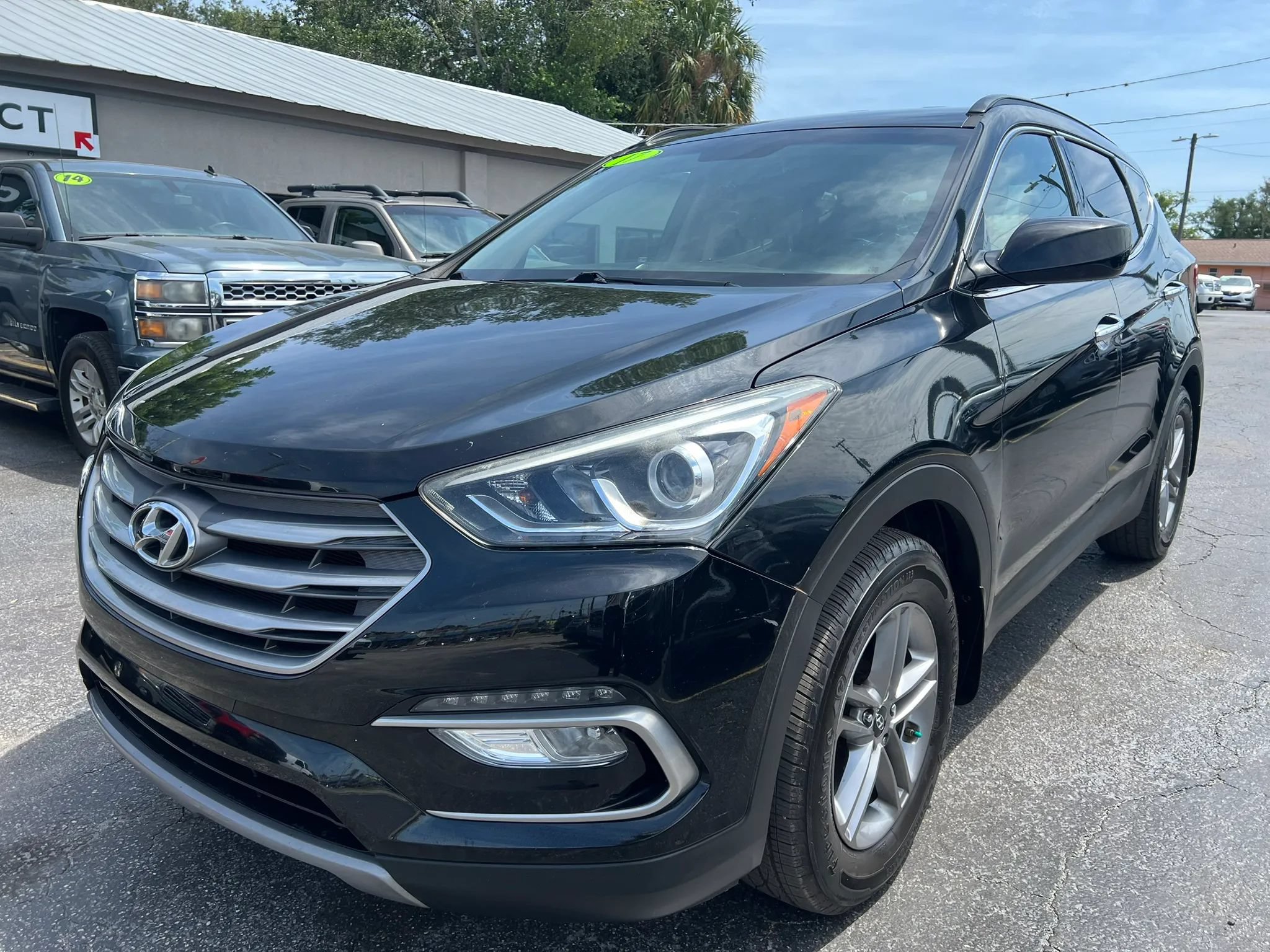 Used 2017 Hyundai Santa Fe Sport FWD image 2