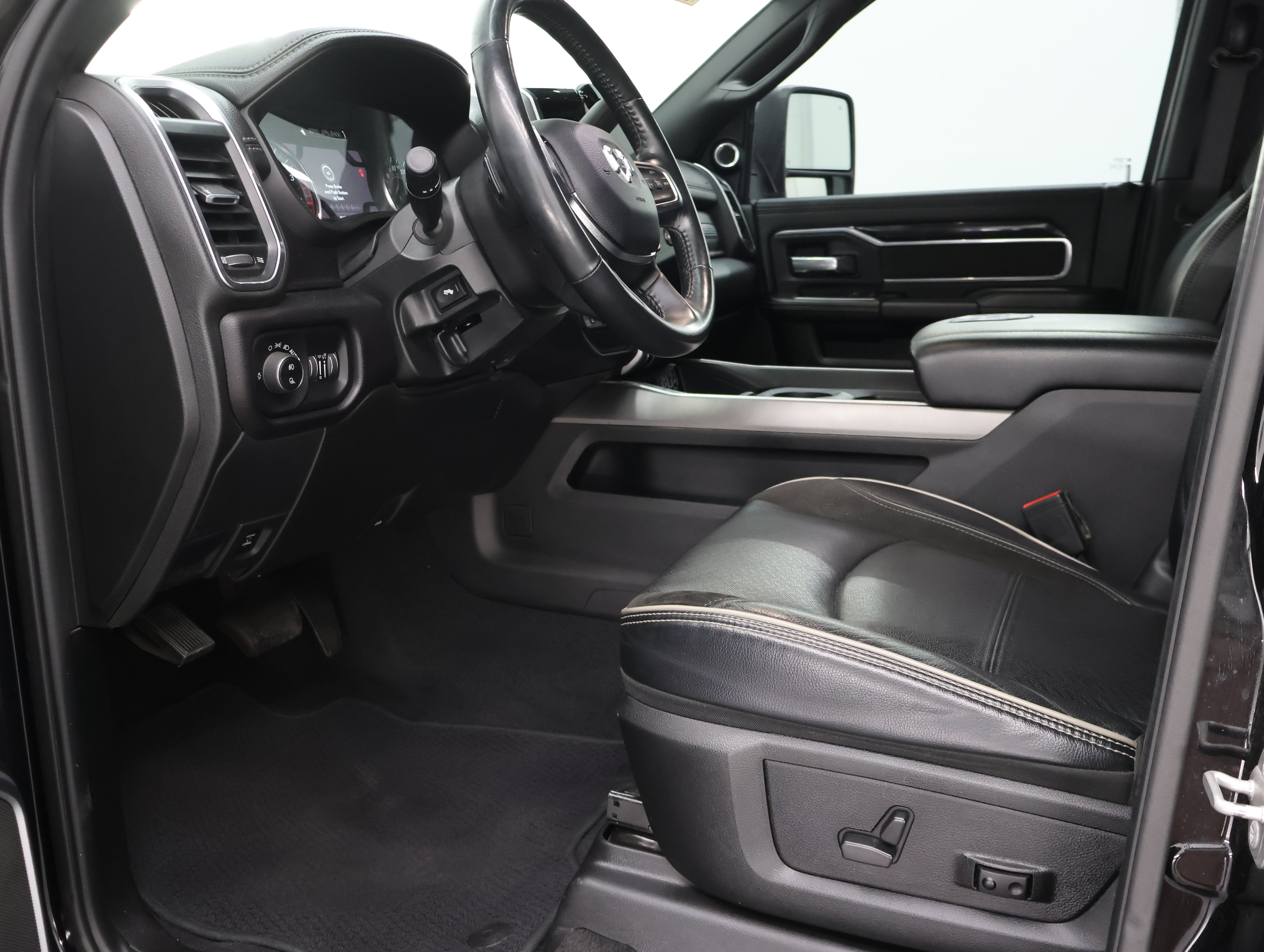 Used 2023 RAM 2500 Laramie AWD/4WD image 8