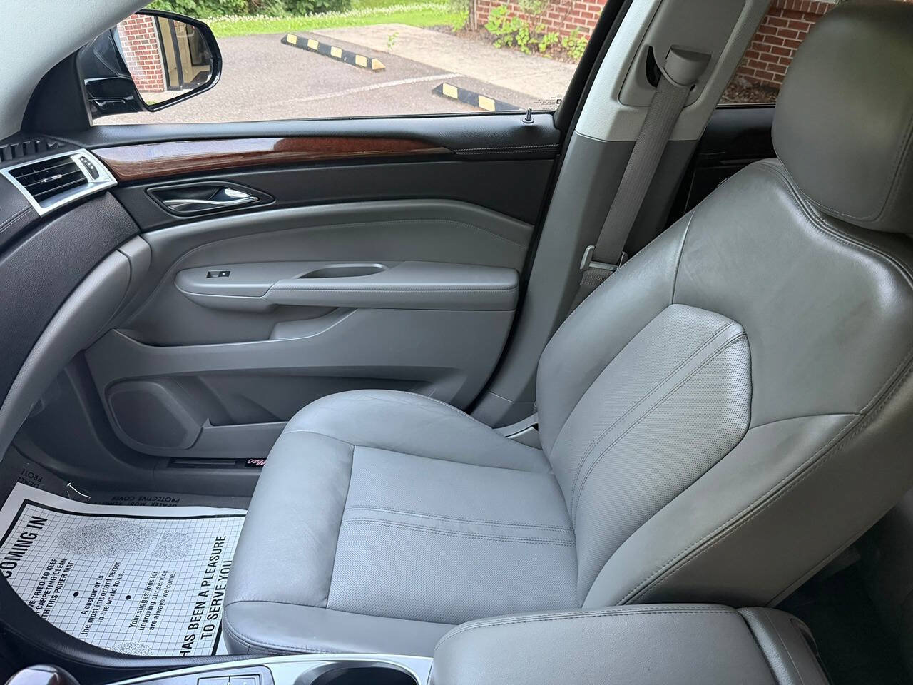 Used 2011 Cadillac SRX Luxury FWD image 18
