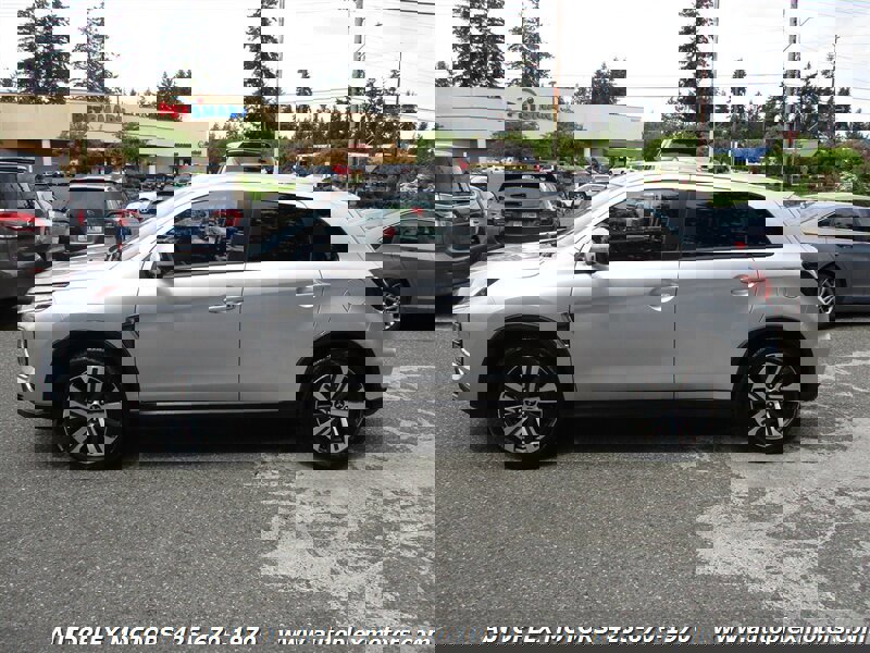 Used 2021 Mitsubishi Outlander Sport SE image 6