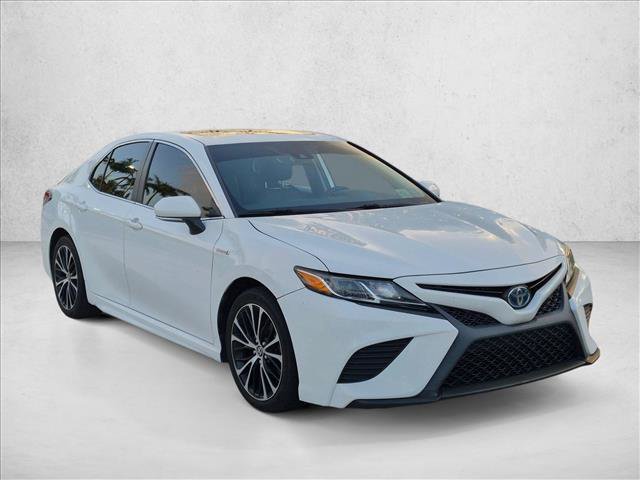 Certified 2020 Toyota Camry SE w/ Sunroof Package FWD image 3