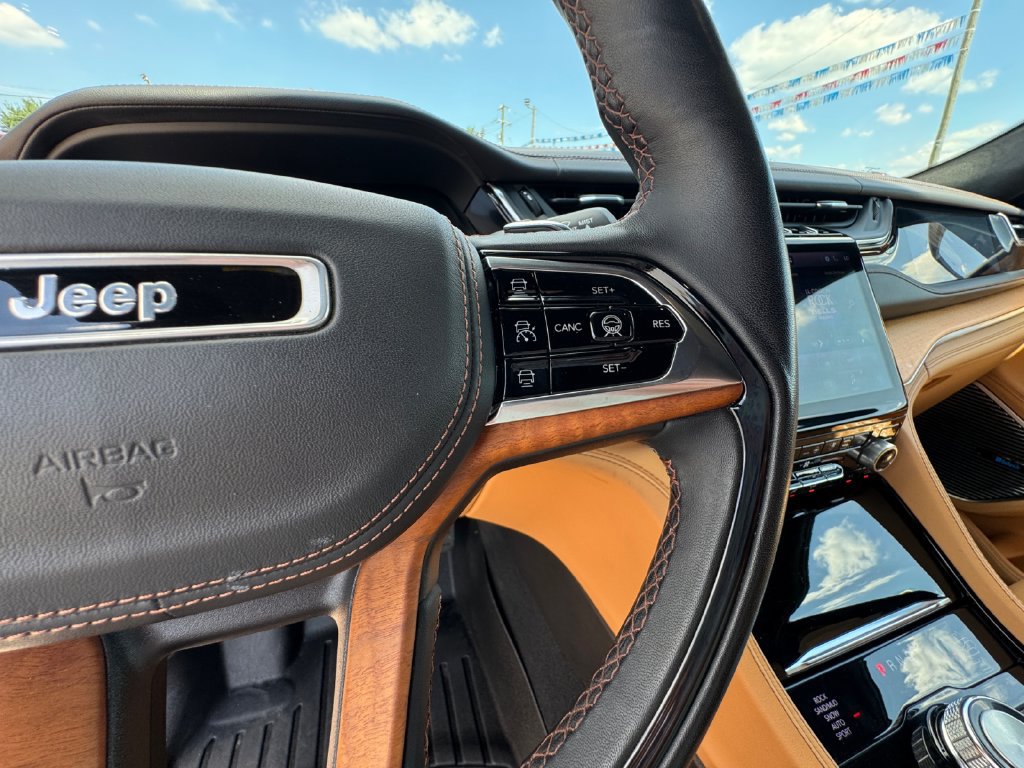Used 2022 Jeep Grand Cherokee L Summit w/ Advanced Protech Group IV AWD/4WD image 23