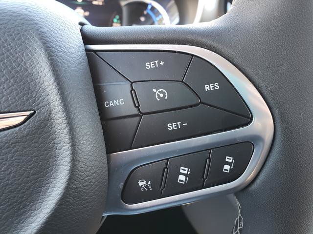 Used 2022 Chrysler Pacifica Touring-L FWD image 25