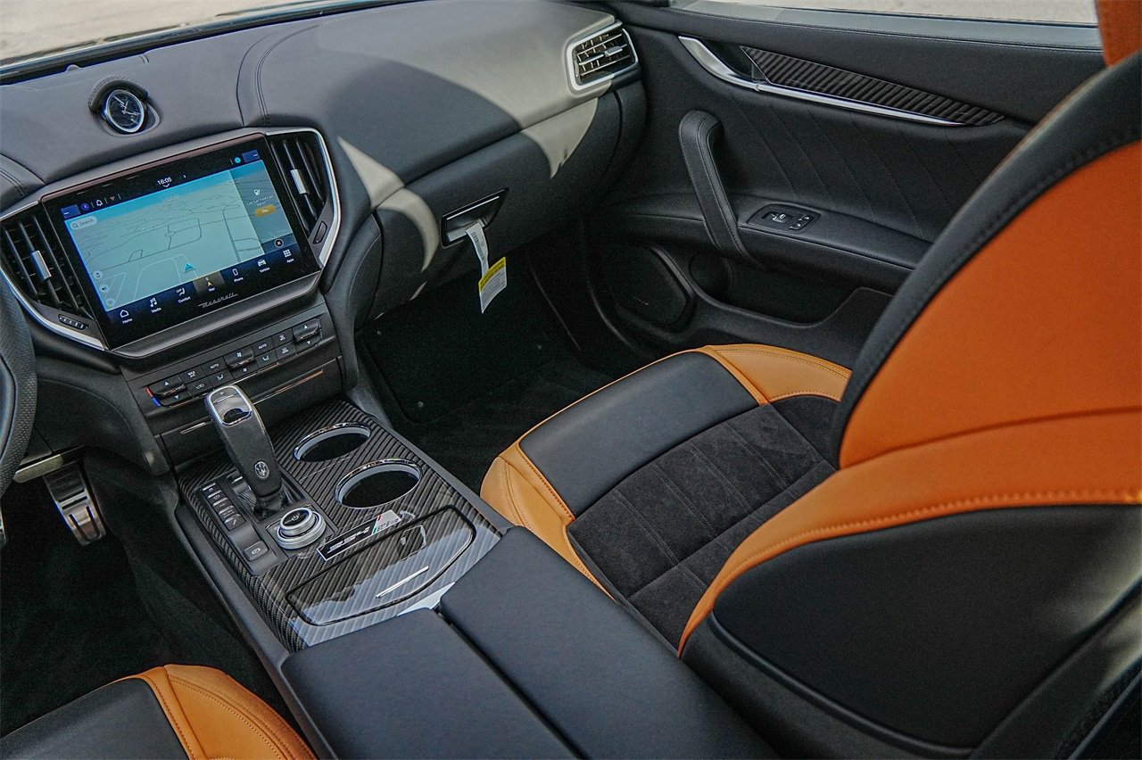 Used 2024 Maserati Ghibli Trofeo image 32
