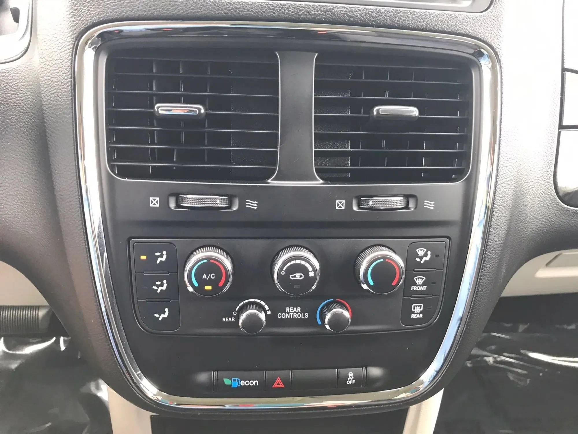 Used 2014 Dodge Grand Caravan SE w/ Quick Order Package 29E SE FWD image 24