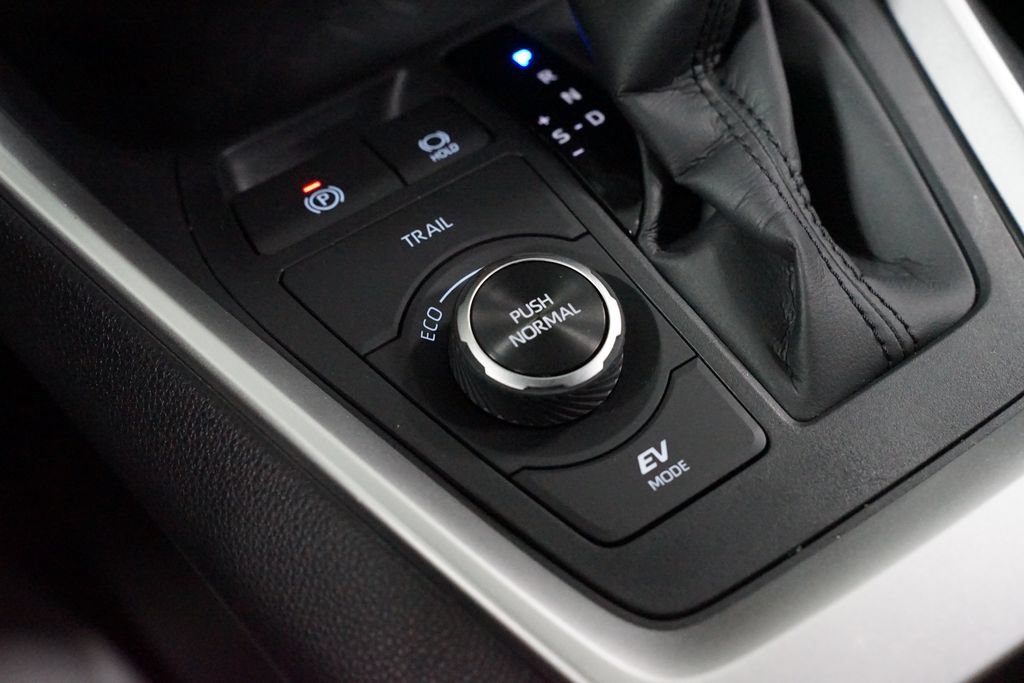 Certified 2025 Toyota RAV4 LE AWD/4WD image 22