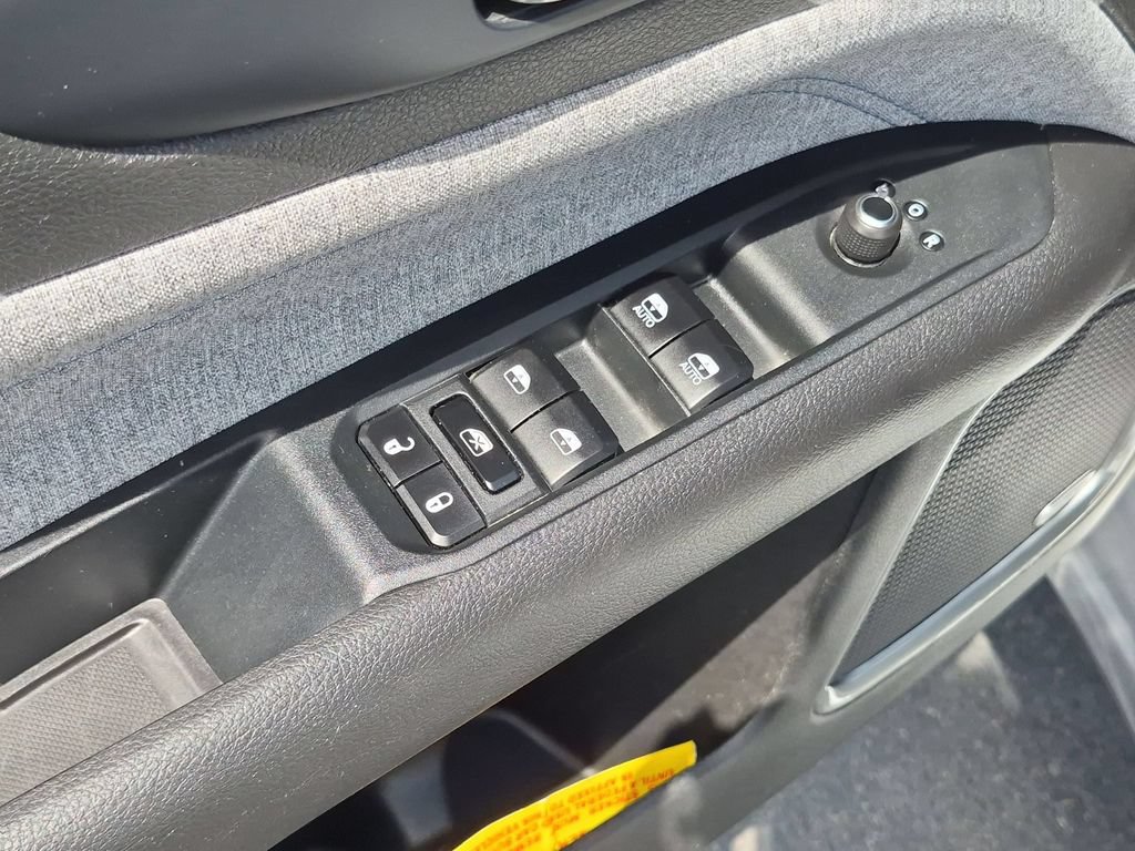 Used 2025 Jeep Compass Latitude w/ Sun & Sound Group AWD/4WD image 13