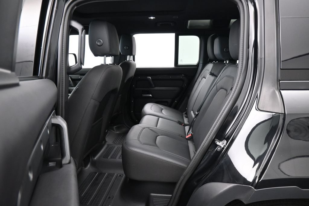 Used 2025 Land Rover Defender 110 S AWD/4WD image 38