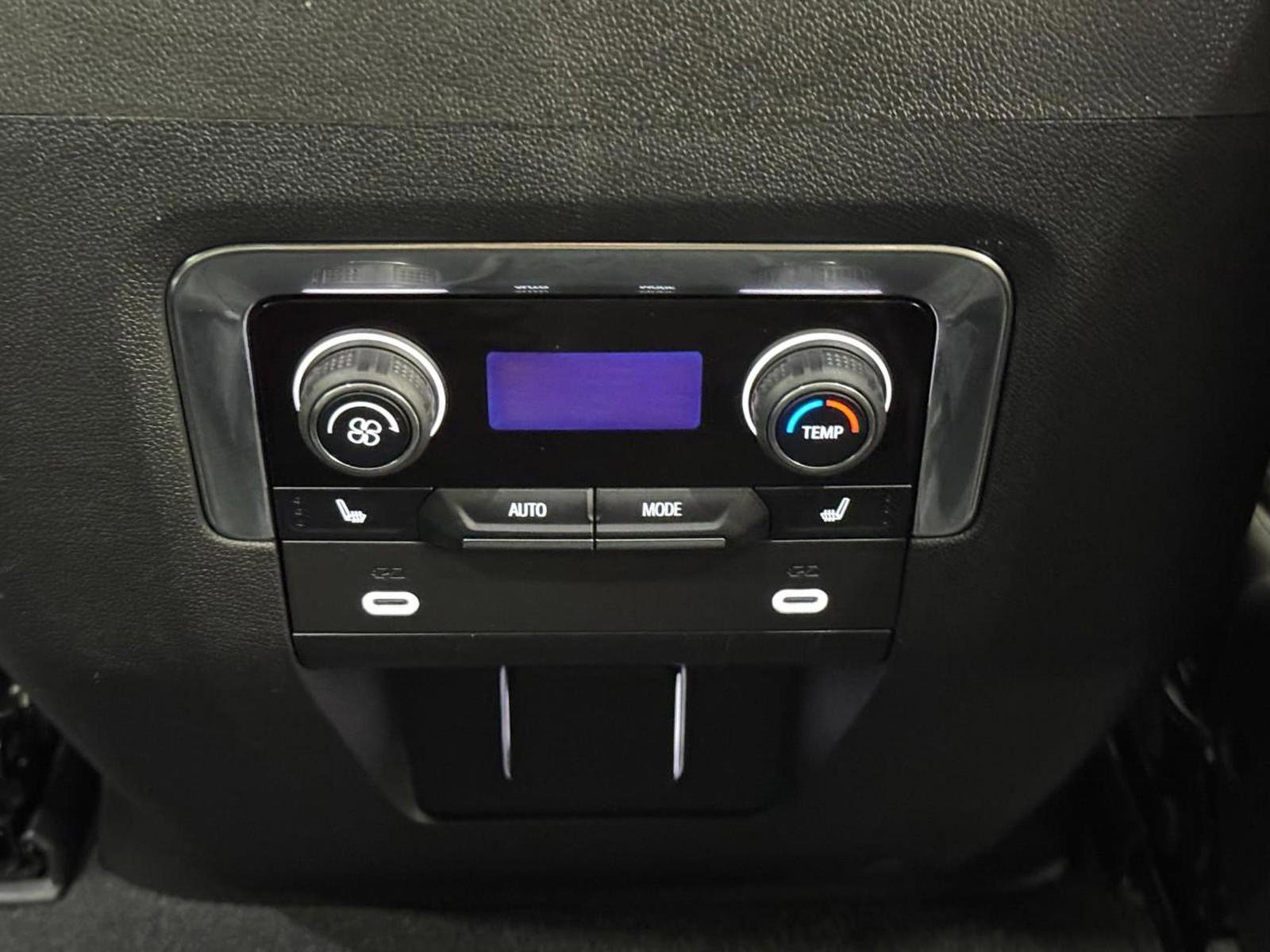 Used 2022 Chevrolet Tahoe Z71 w/ Luxury Package image 13