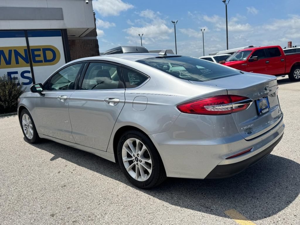 Used 2020 Ford Fusion SE FWD image 5