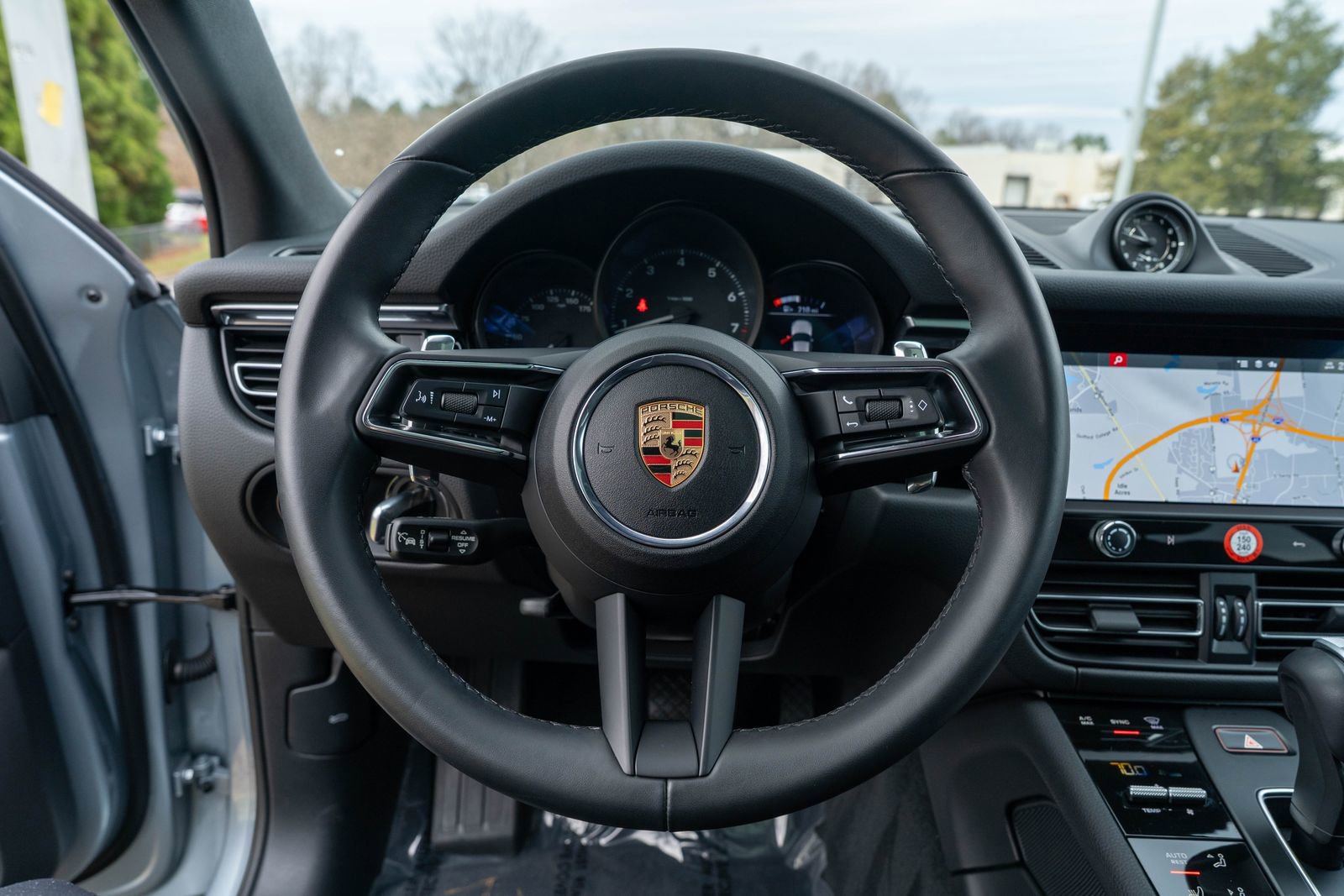 Certified 2025 Porsche Macan image 23