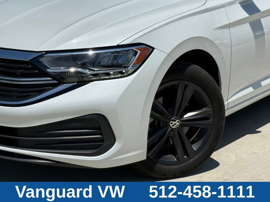 Used 2024 Volkswagen Jetta SE w/ Panoramic Sunroof Package FWD image 6