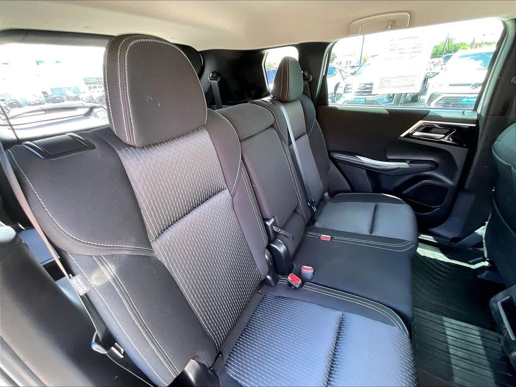 Used 2023 Mitsubishi Outlander ES AWD/4WD image 15
