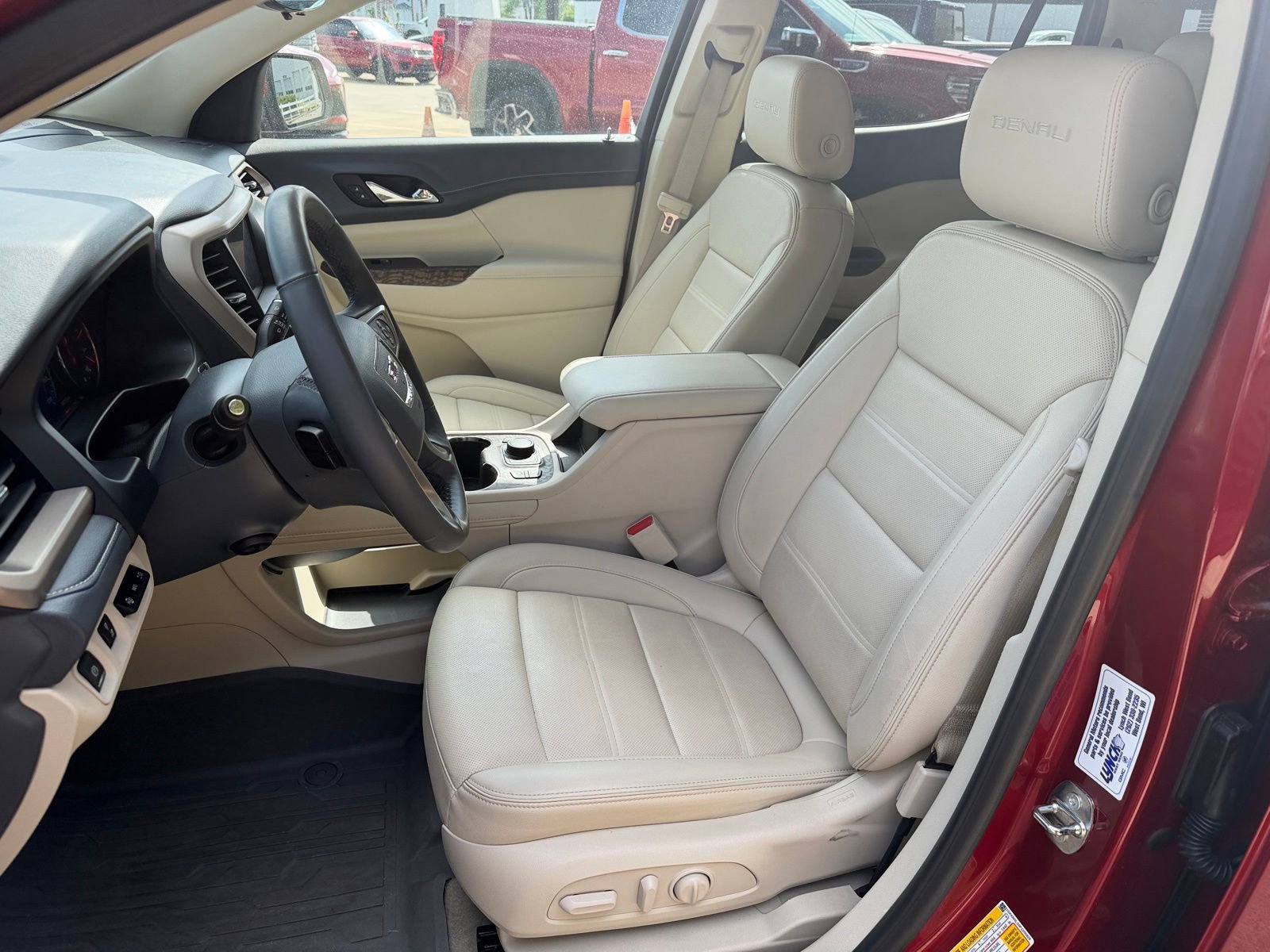 Used 2023 GMC Acadia Denali w/ Denali Ultimate Package AWD/4WD image 11