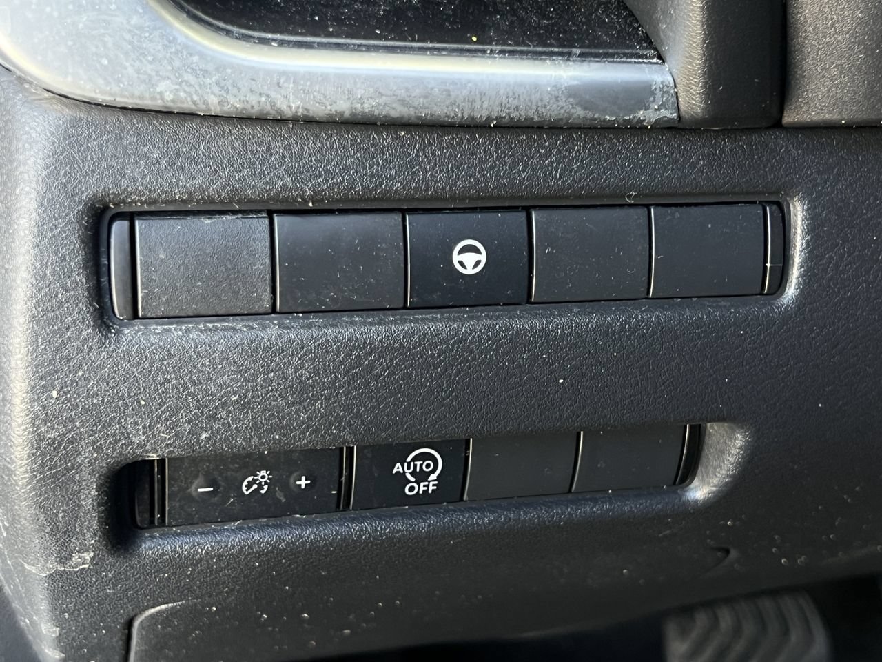 Used 2023 Nissan Rogue SV FWD image 13