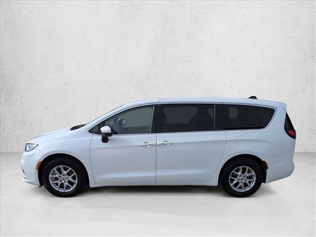 Used 2023 Chrysler Pacifica Touring-L FWD image 8