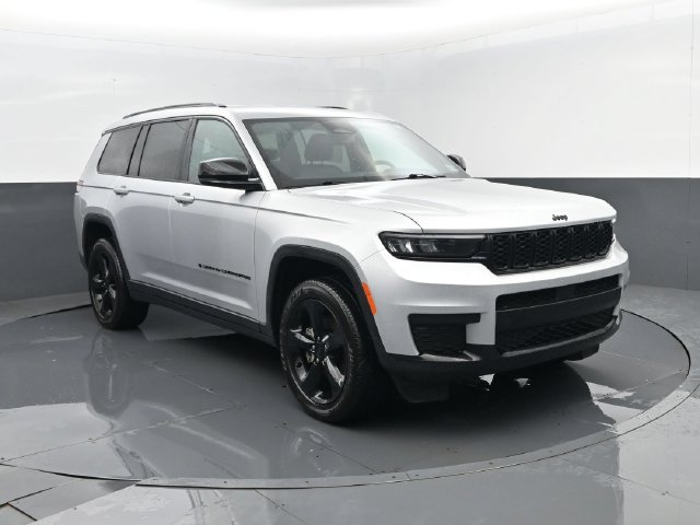 Used 2023 Jeep Grand Cherokee L Laredo AWD/4WD image 3