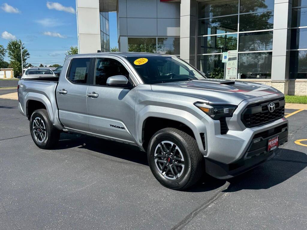 Certified 2025 Toyota Tacoma TRD Sport AWD/4WD image 1