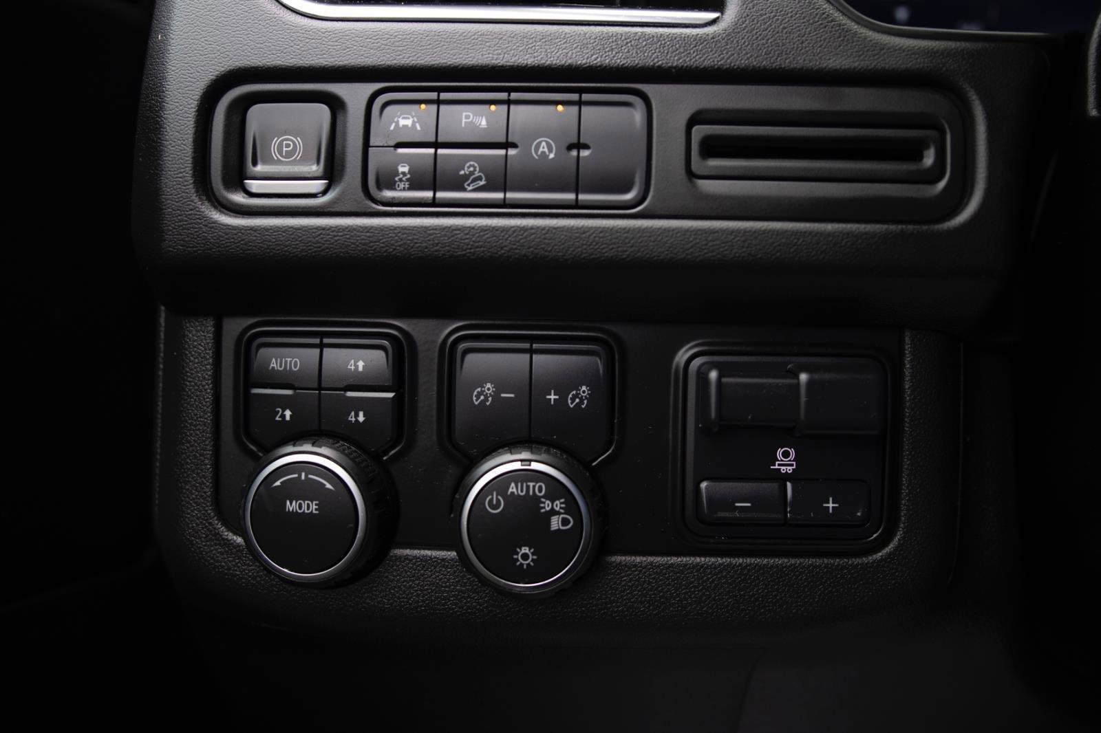 Used 2023 Chevrolet Suburban Z71 w/ Max Trailering Package image 12