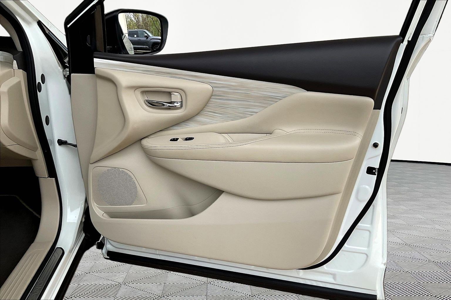 Used 2017 Nissan Murano Platinum w/ Platinum Technology Package image 28