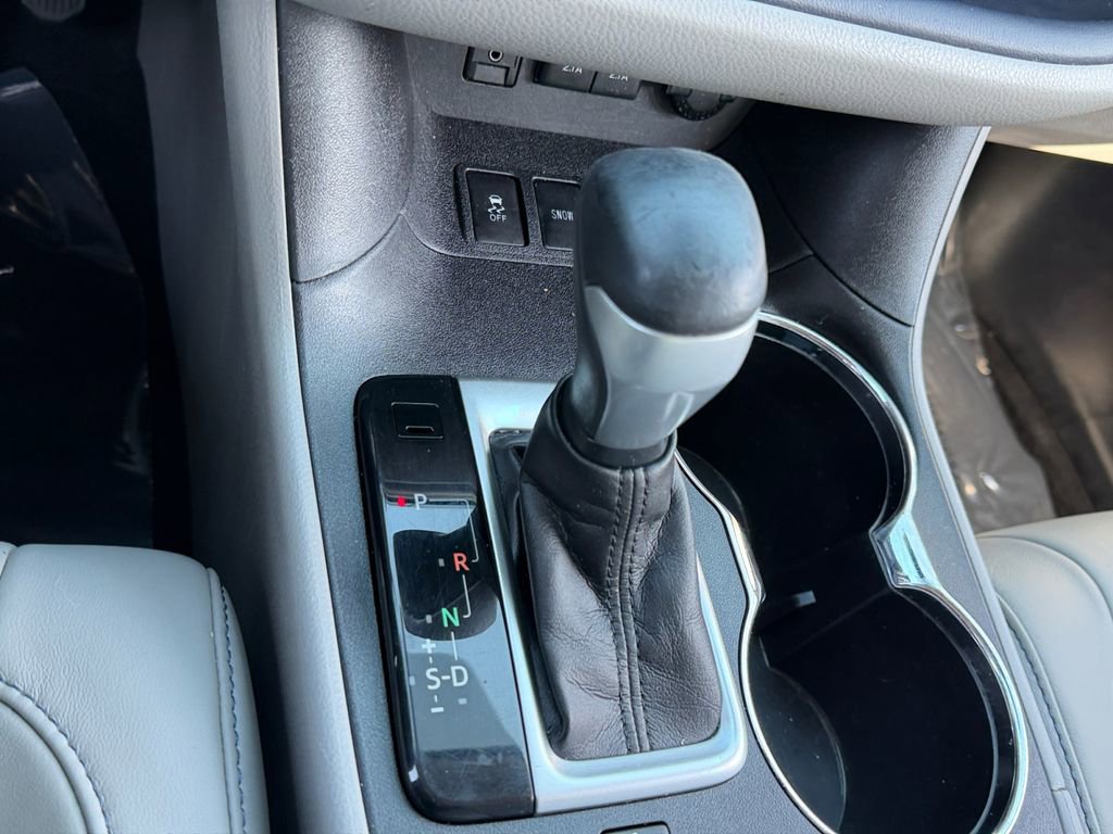 Used 2017 Toyota Highlander XLE w/ Carpet Mat Package image 24