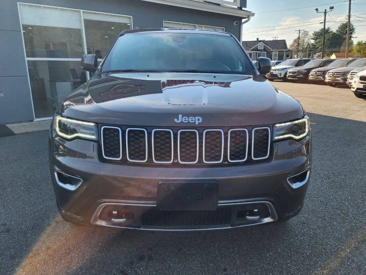 Used 2018 Jeep Grand Cherokee Limited AWD/4WD image 2