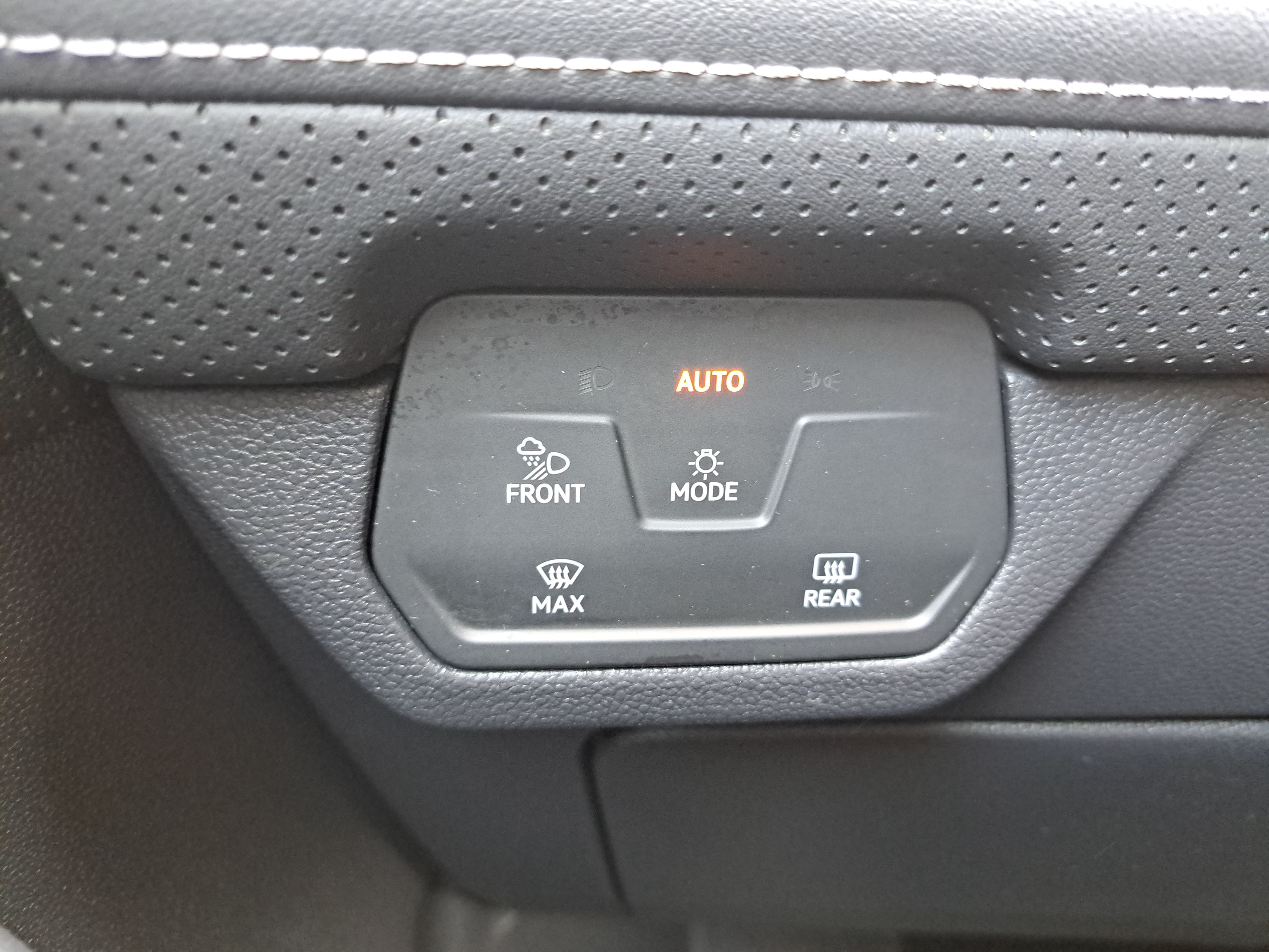 Used 2025 Volkswagen Atlas SE AWD/4WD image 27