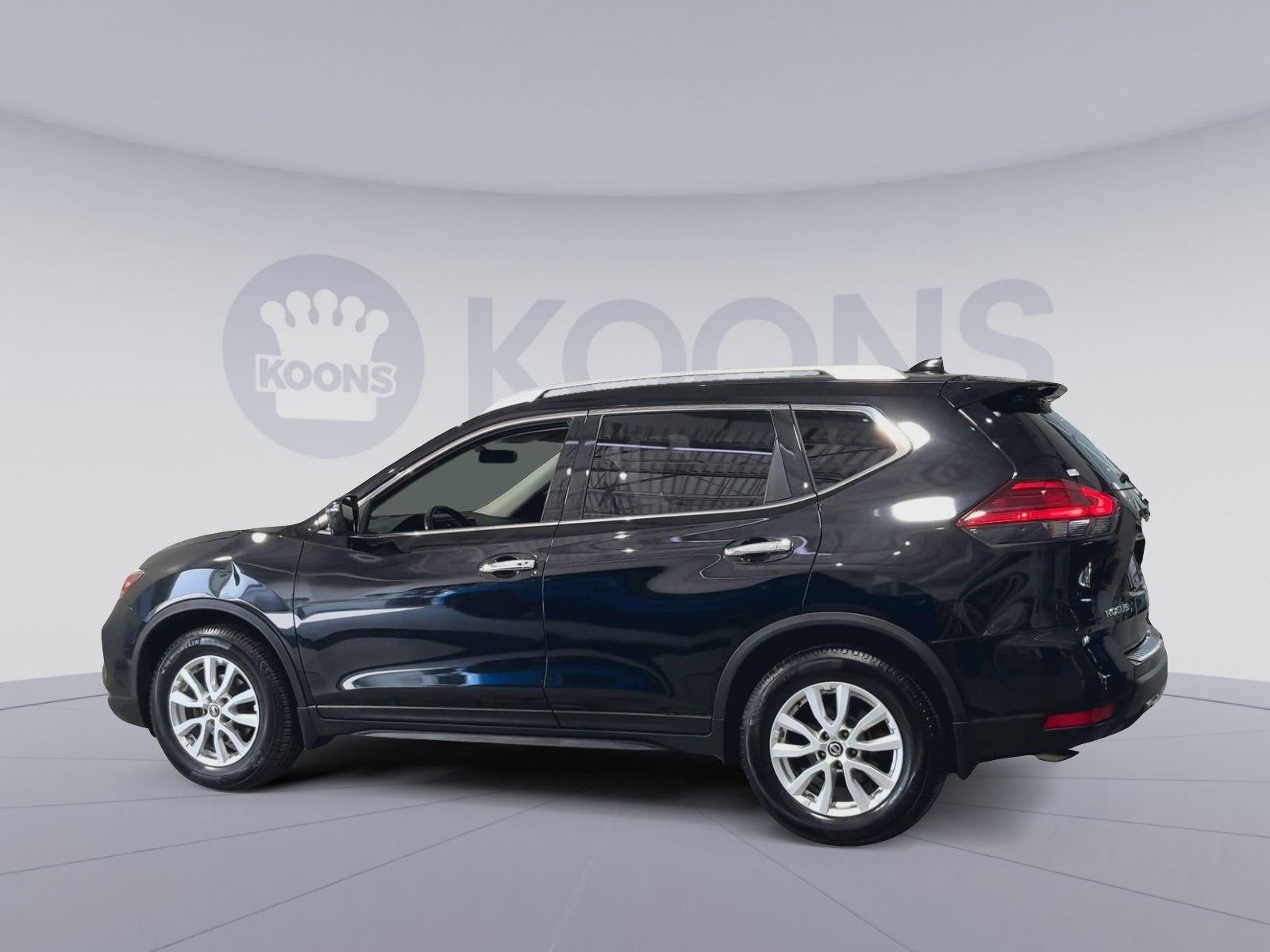 Used 2017 Nissan Rogue SV w/ SV Premium Package FWD image 8