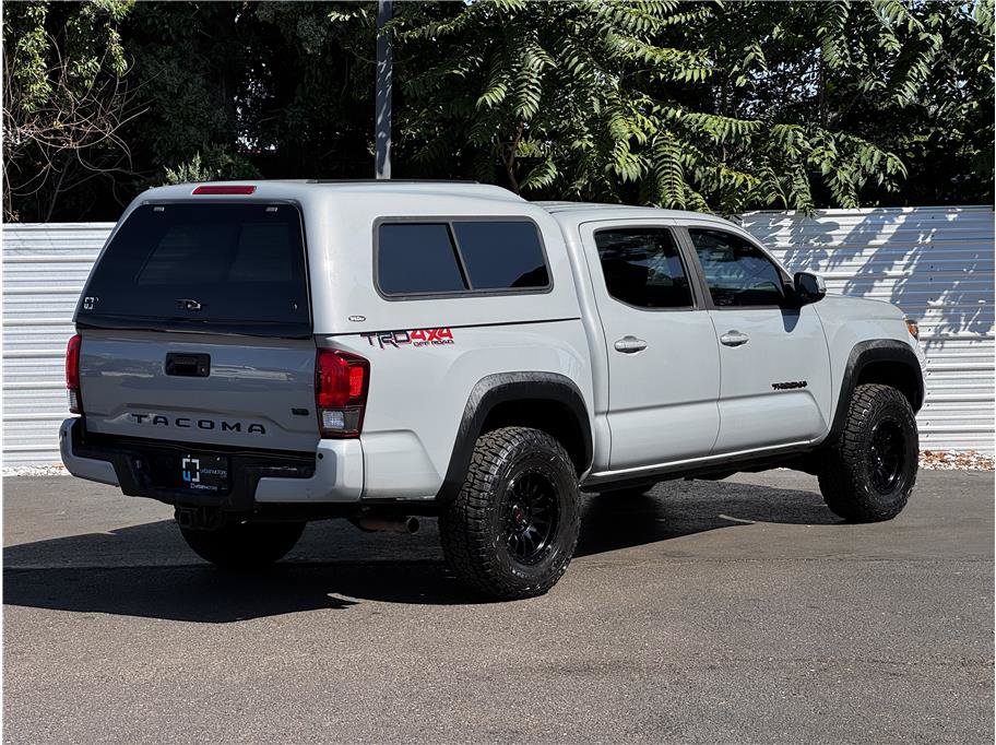Used 2019 Toyota Tacoma TRD Off-Road AWD/4WD image 10
