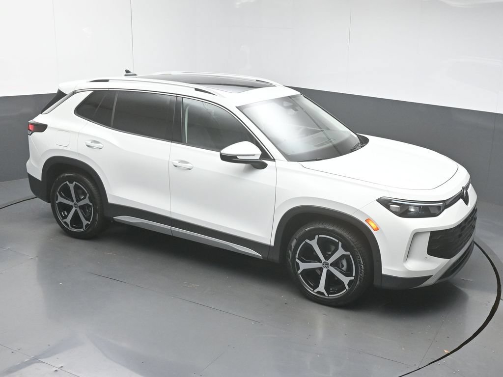 New 2026 Volkswagen Tiguan SE FWD image 42