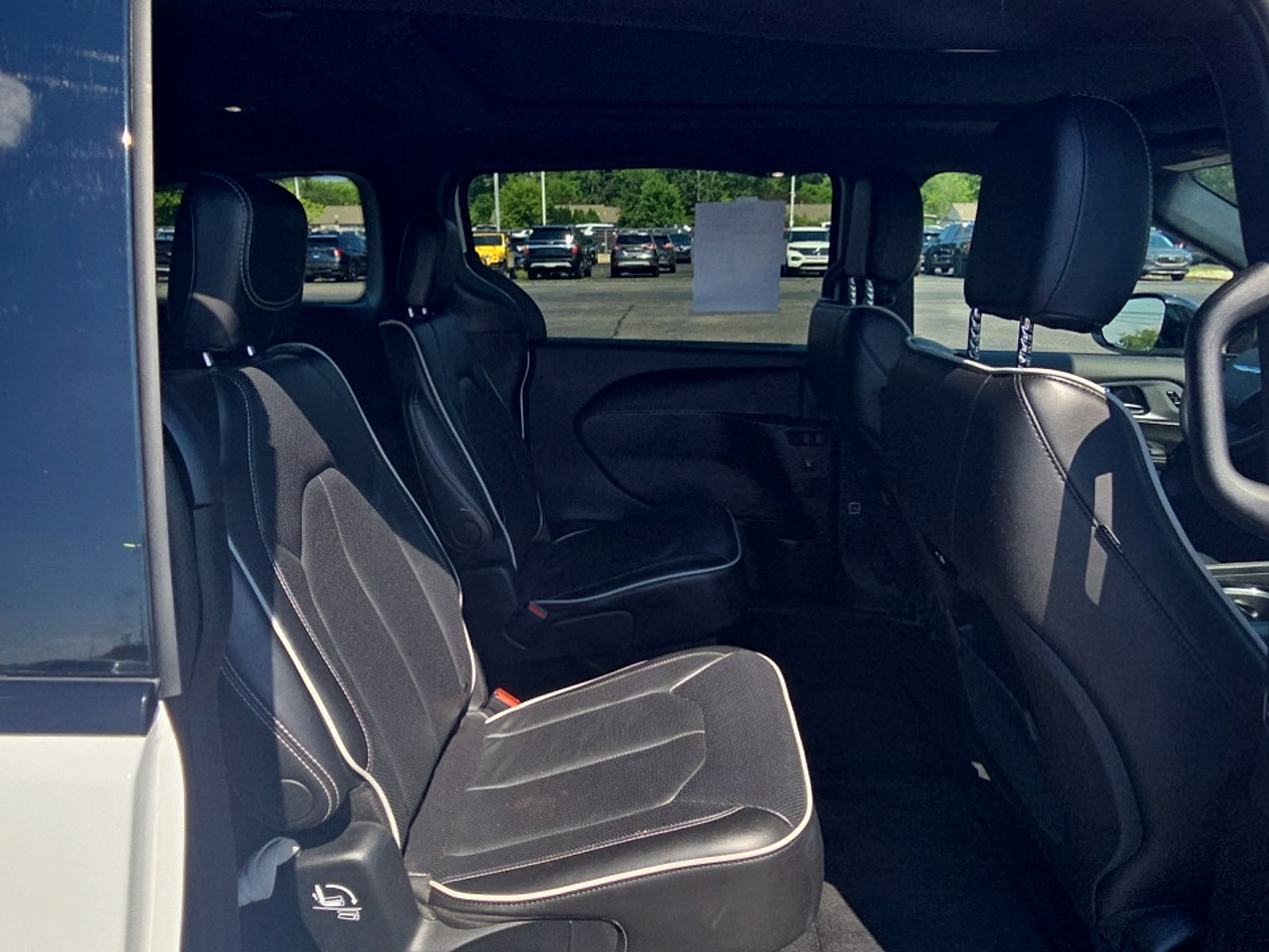 Used 2025 Chrysler Pacifica Limited FWD image 22