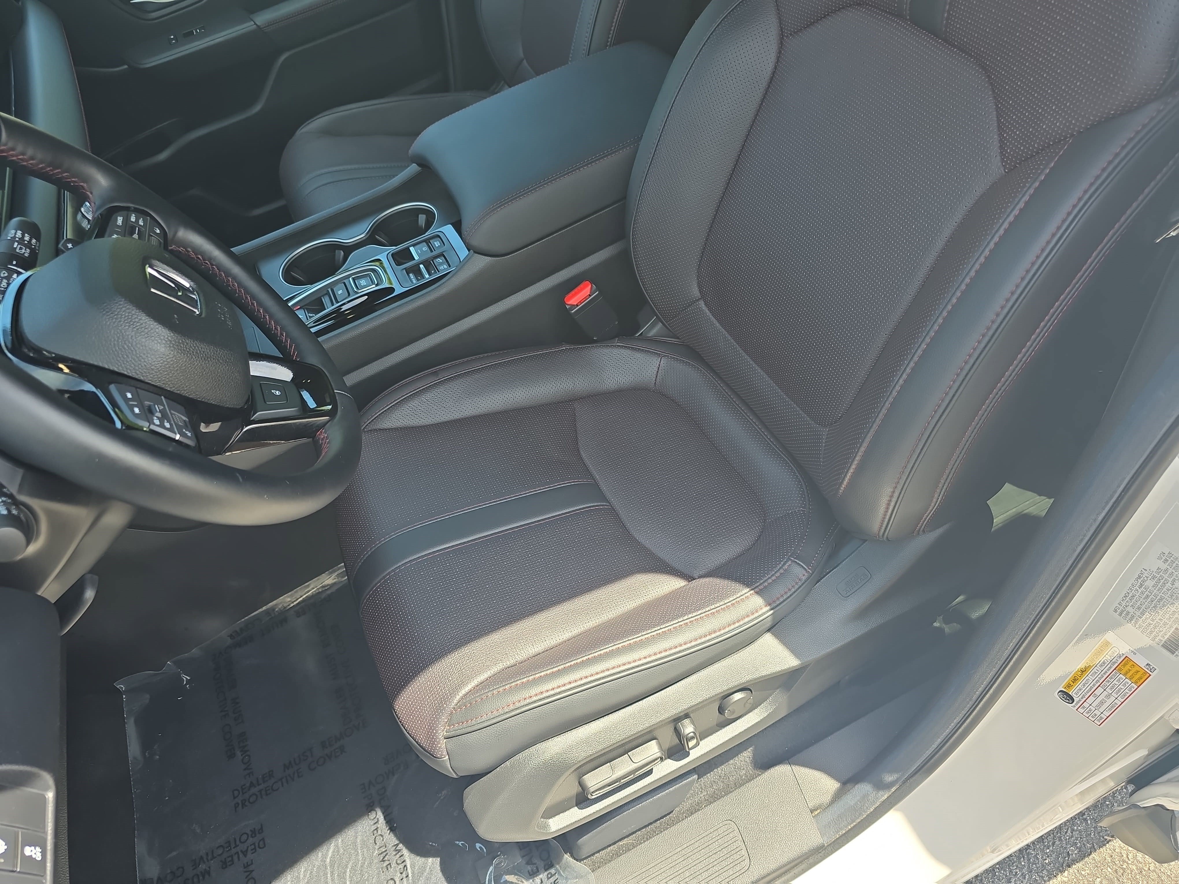 Used 2025 Honda Pilot Black Edition image 17