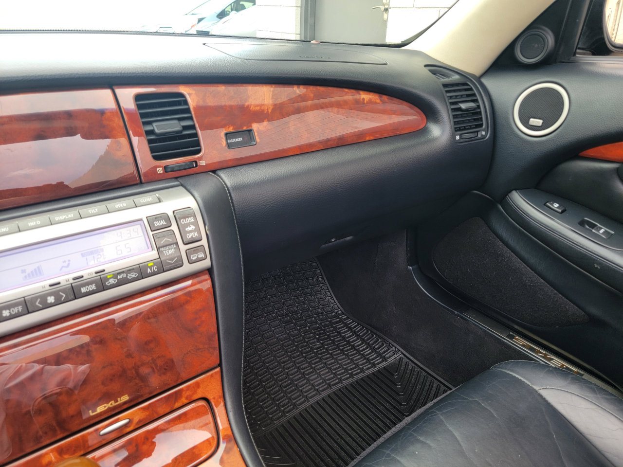 Used 2004 Lexus SC 430 Convertible image 29