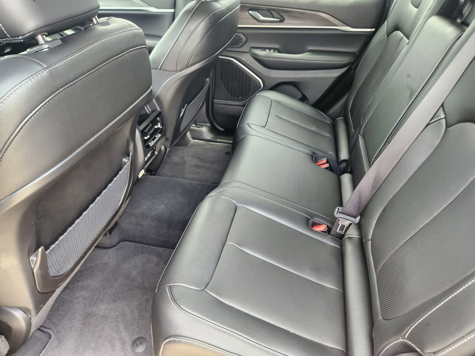 Used 2023 Jeep Grand Cherokee 4WD 4xe w/ Luxury Tech Group II image 33