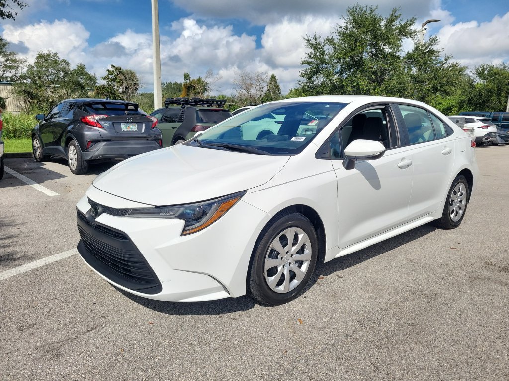 Used 2024 Toyota Corolla LE FWD image 31