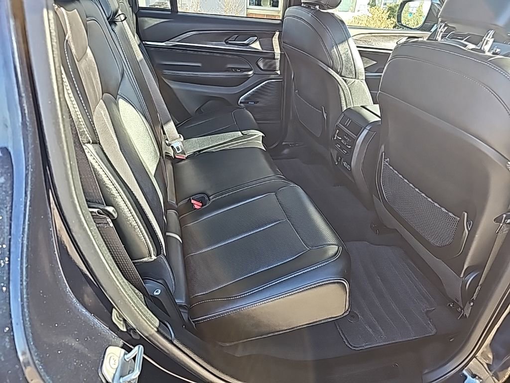 Used 2024 Jeep Grand Cherokee Overland image 26