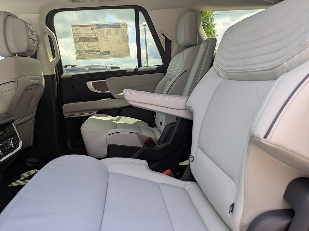 New 2026 Ford Expedition Max Platinum w/ Platinum Ultimate Package AWD/4WD image 16